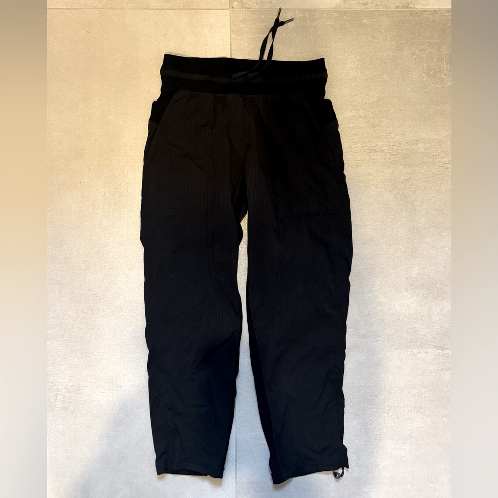 Lululemon Athletica Black Sweatpants with Elastic Waistband